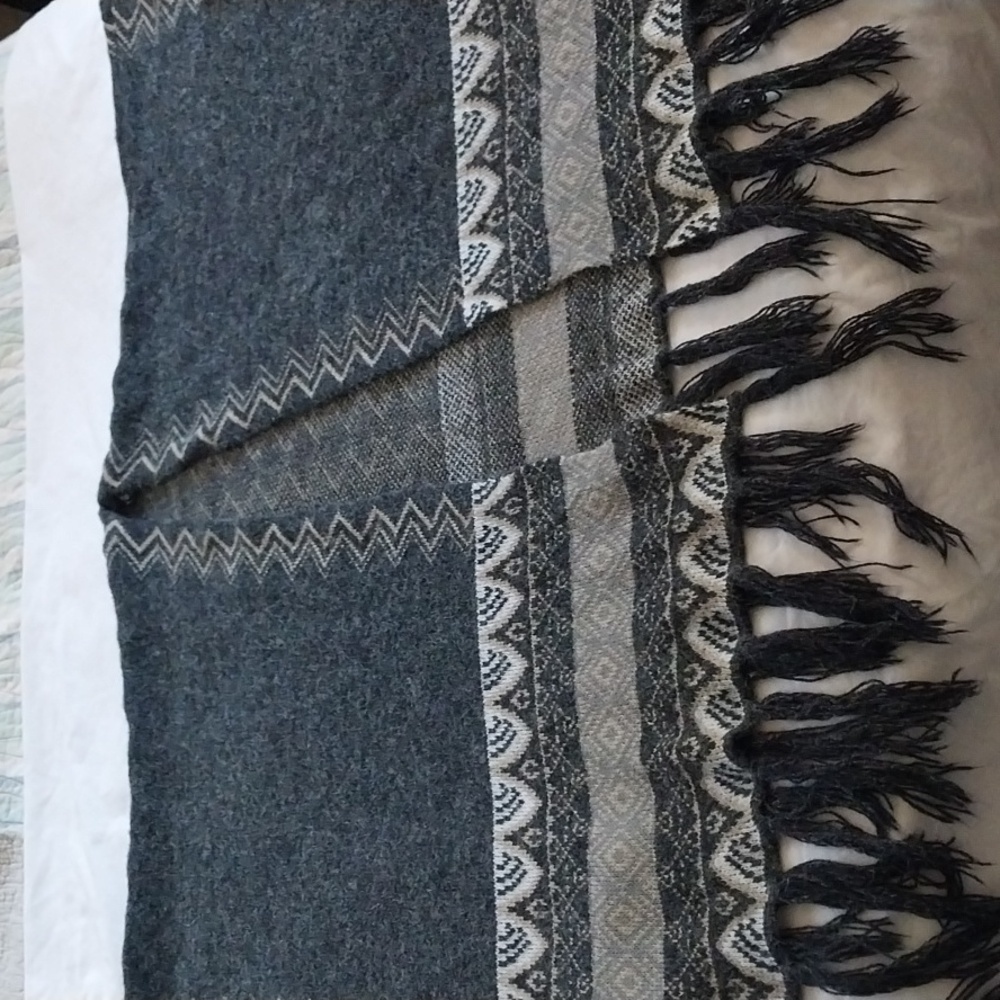 Nema Avenue boxy sweater shawl ONE SIZE